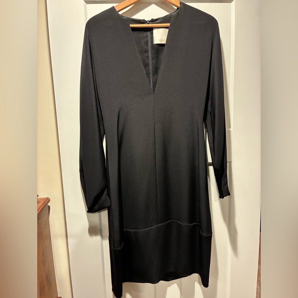 Vera Wang couture vintage Y2K Black silk plunging neck line dress. Tab cuffs.